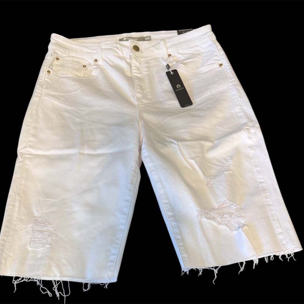 Tractr Mid Rise White Bermuda Women's Shorts Slim Fit - Size 12/31 - NWT